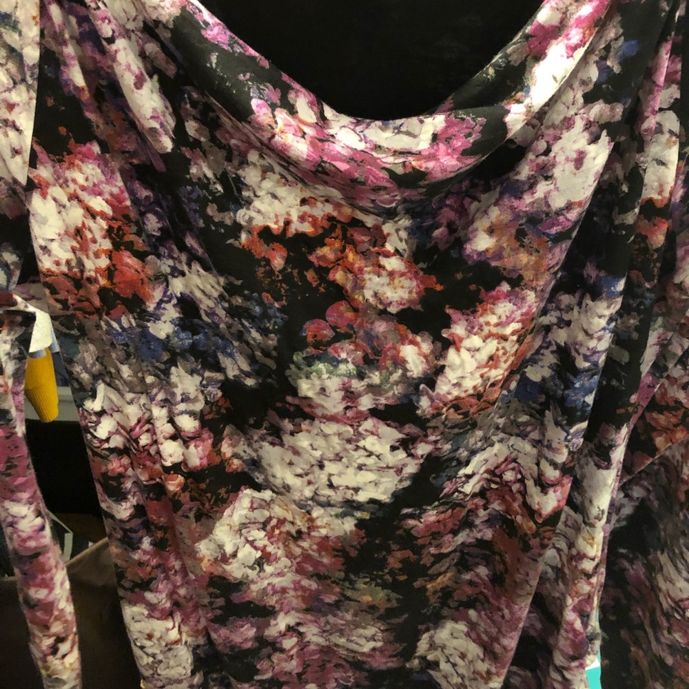Jessica Simpson maternity top